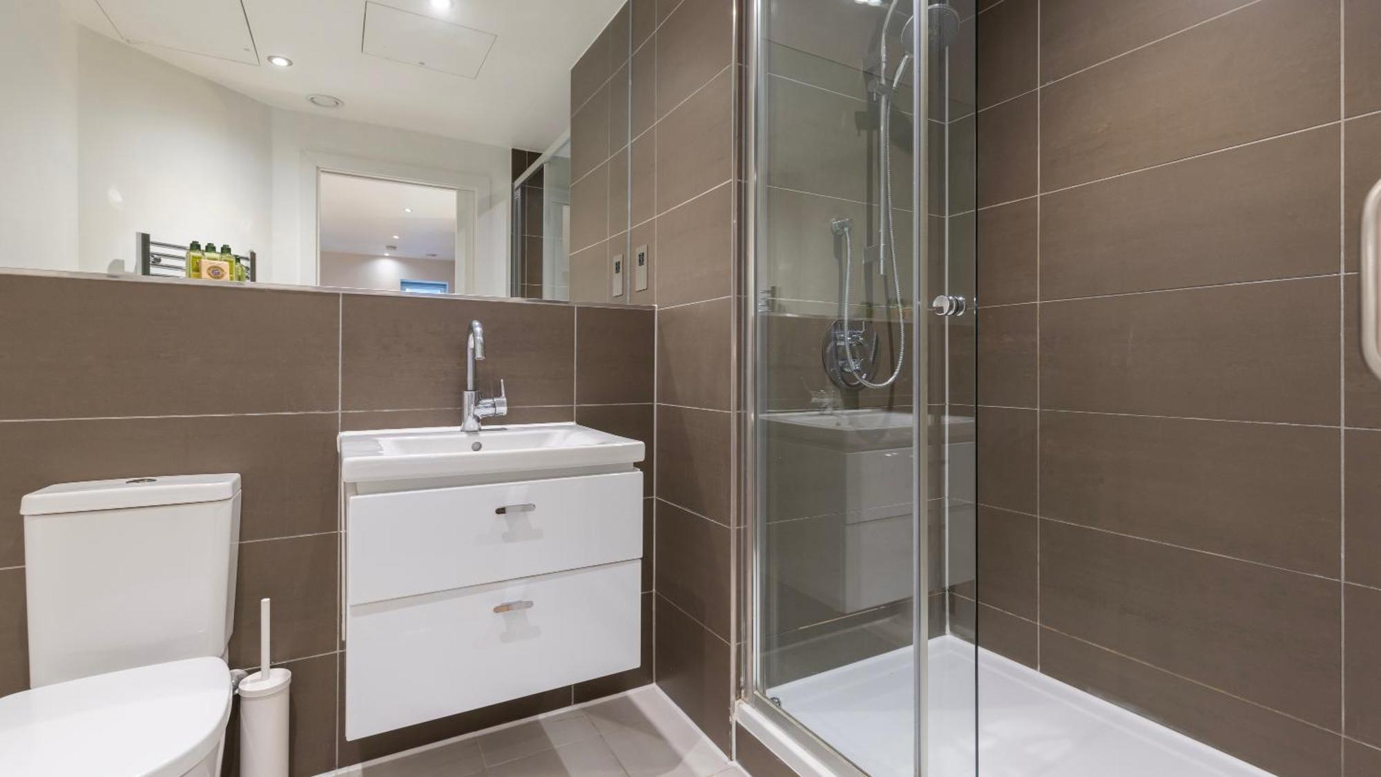 Bank Serviced By Lovelystay * Londra