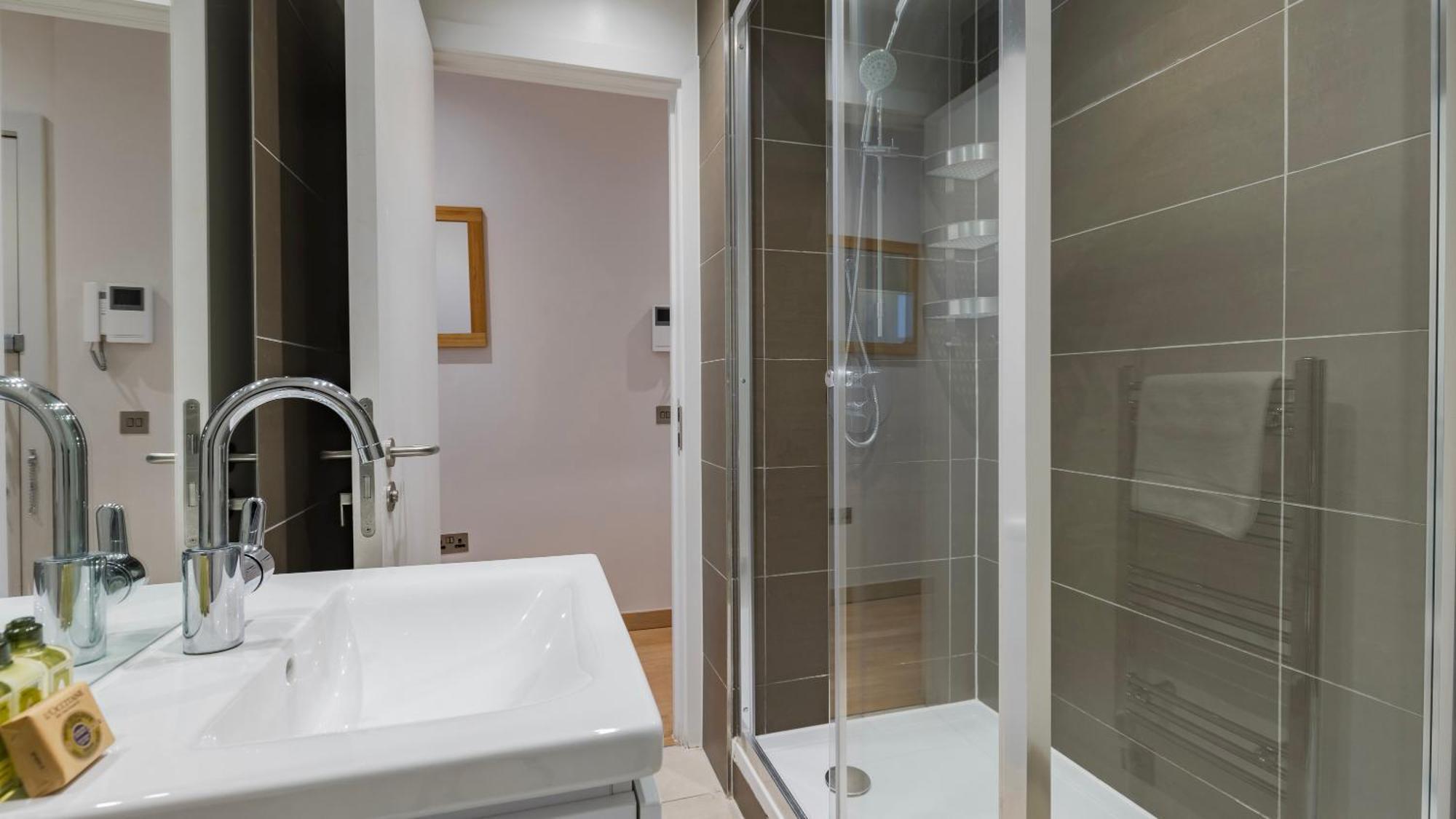 Bank Serviced By Lovelystay * Londra