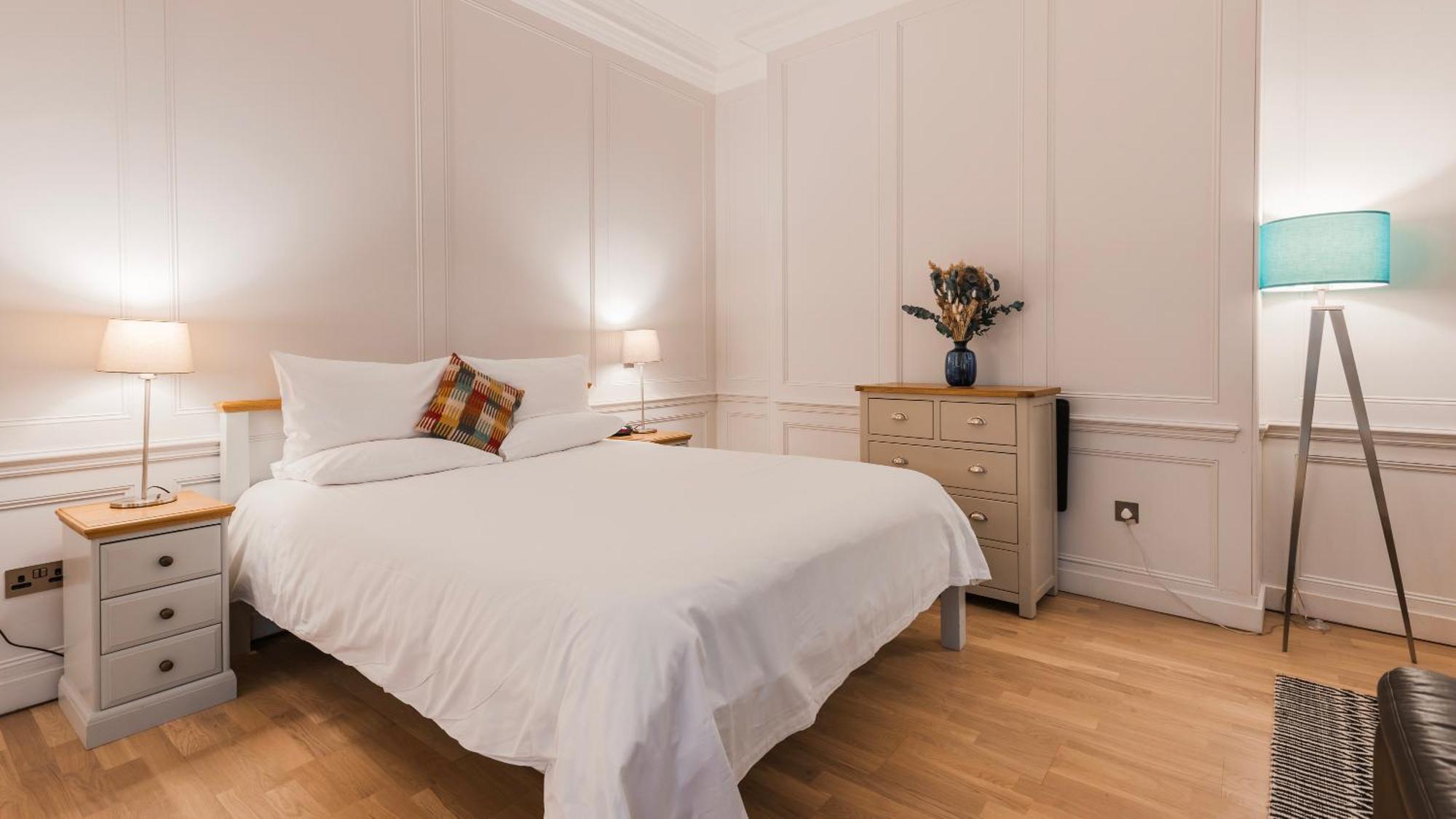 Bank Serviced By Lovelystay Londra