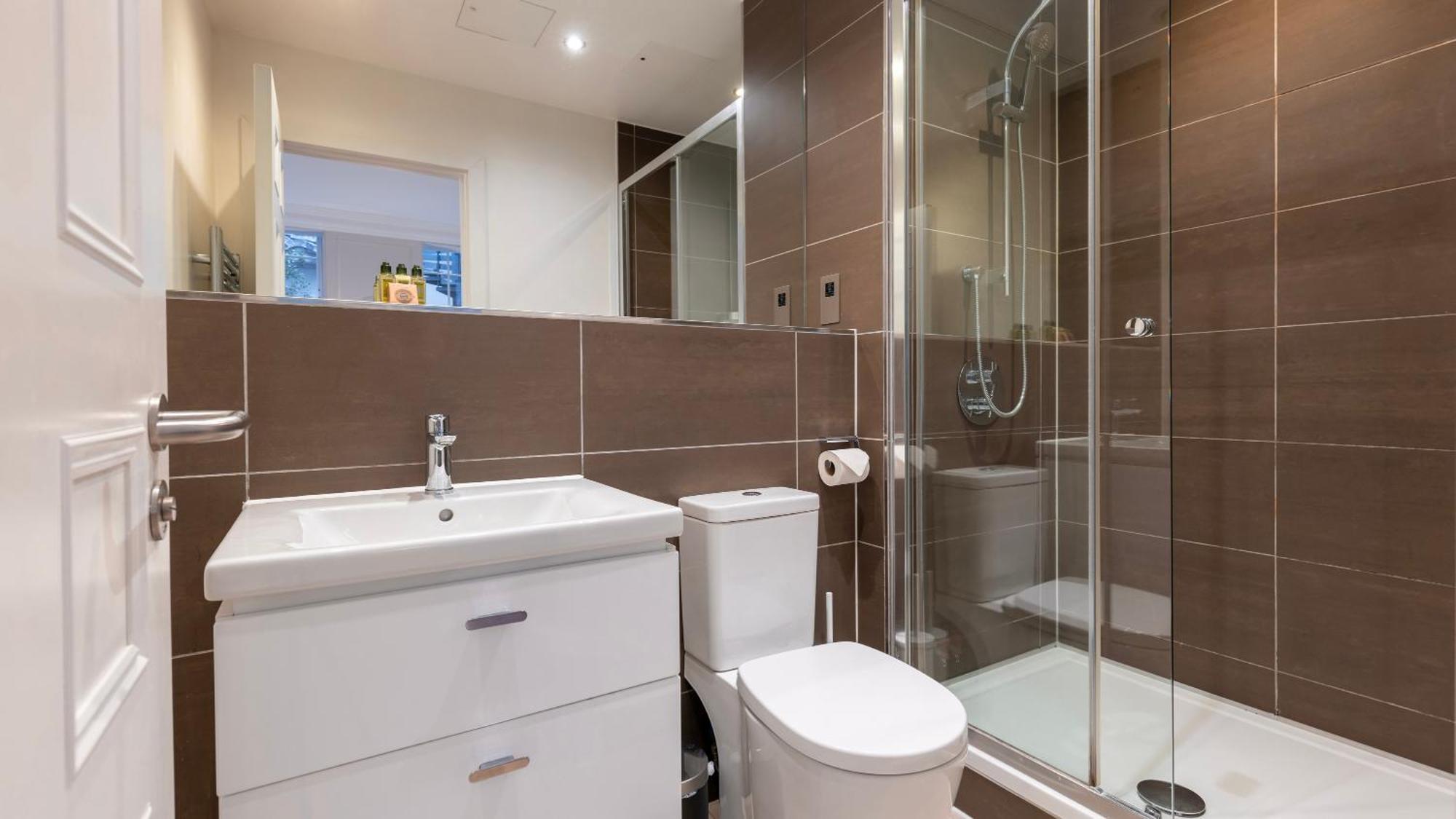 Bank Serviced By Lovelystay * Londra